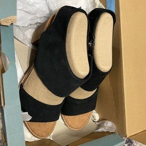 NWT Toms Majorca Cutout Black Suede Shoes